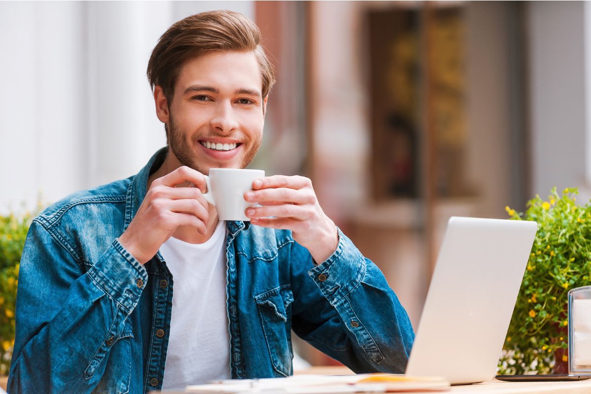 From Coffee Stains to Bright Smiles: How Professional Teeth Whitening Works